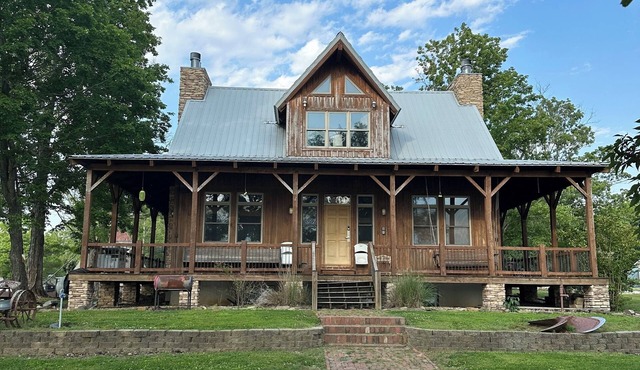3-bedroom lake house with the best view of Centralia Lake, perfect family spot