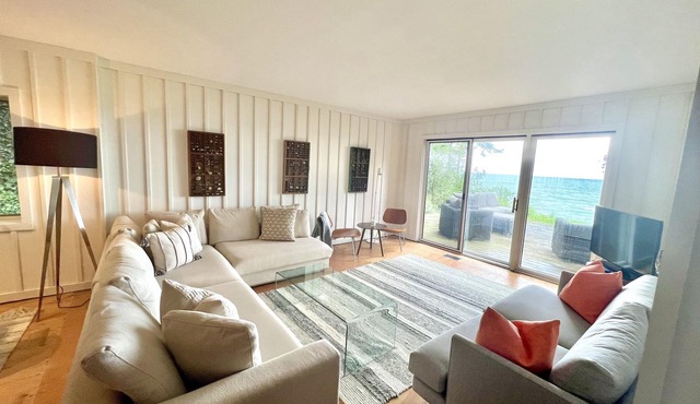 3 Bedroom Lakefront Family Cottage With Beach Access!