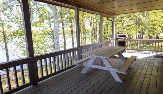 3 Bedroom Lakefront Condos - Dog Friendly