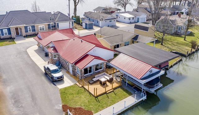 3-Bedroom Lakefront Home with Dock, Kayaks, & SUP!