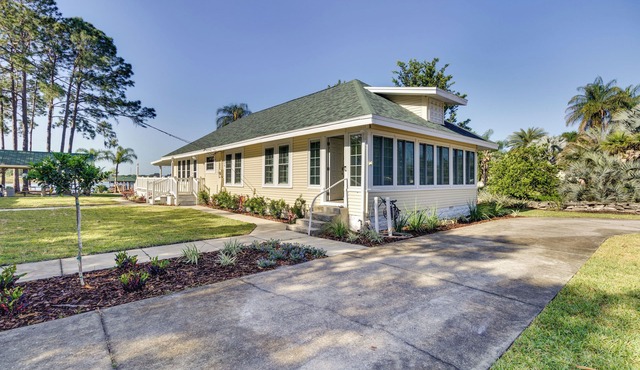 3 Bedroom Lakefront Retreat Near Downtown Tavares