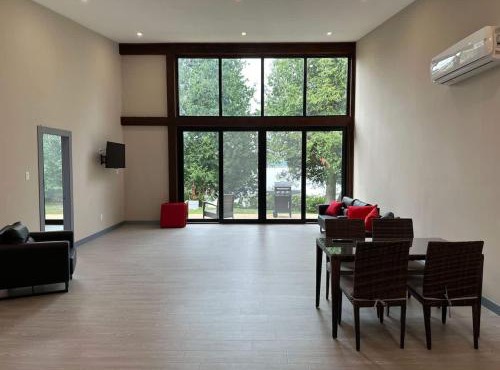 3-bedroom Lakefront Villa #8