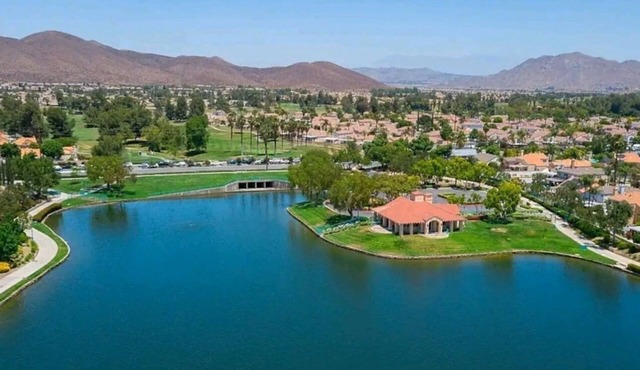 3 Bedroom Lakeside Home