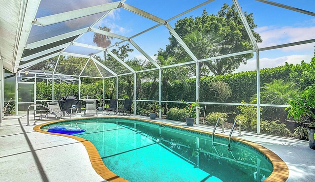3 Bedroom Lely Resort Retreat with Heated Pool and Players Club