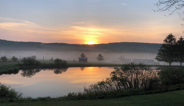 3-bedroom lodge in Homer close to ski resorts, snowmobile trails, and colleges.