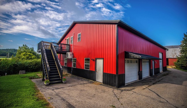 3-bedroom Lodge with Incredible Game Room and Bar!