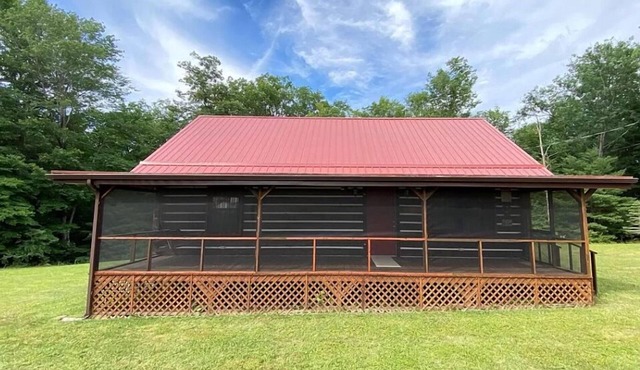 3 bedroom Log Cabin on 11 acres 3 minutes from Pipestem Resort State Park