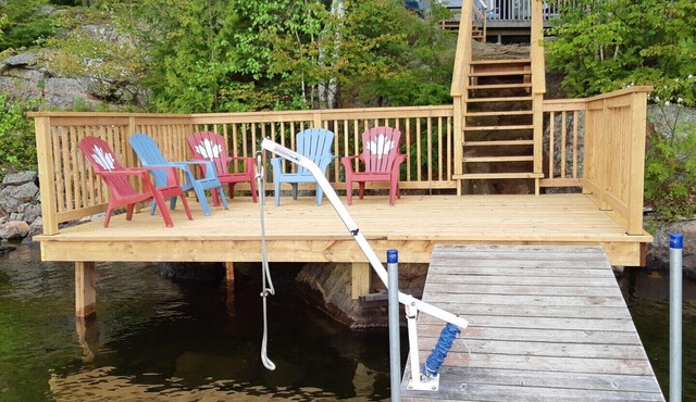 3 BEDROOM LOOKOUT WATERFRONT COTTAGE - SPRING & SUMMER AVAILABILITY!
