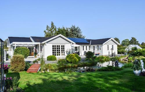 3 Bedroom Lovely Home In Kirke Hyllinge