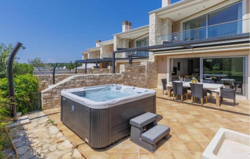 3 Bedroom Lovely Home In Umag