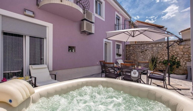 3 bedroom luxurious home in Grizane