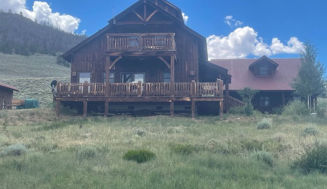 3 bedroom luxury cabin near Gunnison with amazing views and solitude.
