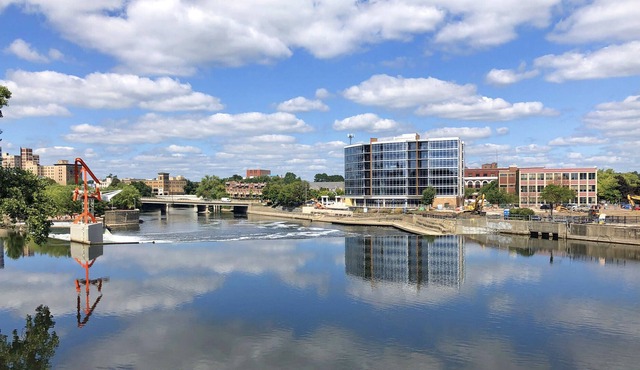 3 Bedroom Luxury Condo with Gorgeous River and River Lights View