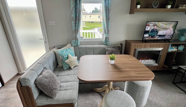 3-bedroom luxury tiny home with WiFi