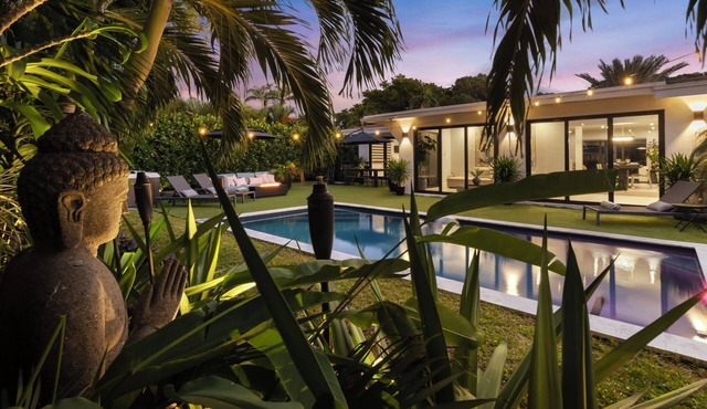 3 Bedroom Luxury Modern Home with Heated Pool and Near Downtown Dining & Shops!