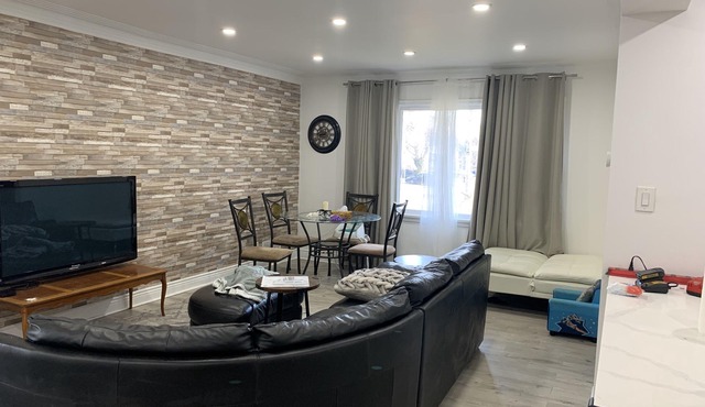 3 Bedroom main floor House Walk to subway,