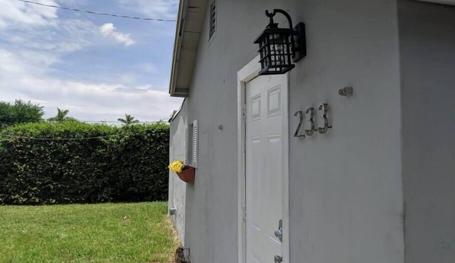 3 Bedroom Miami Home, 15 Minutes to the Beach!