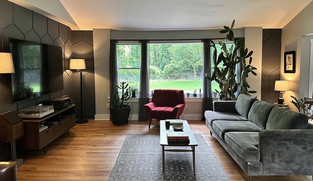 3-bedroom Mid-Century Modern home in lovely Decatur