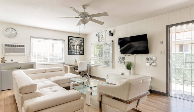 3 bedroom Mid-Wilshire Charmer near Downtown