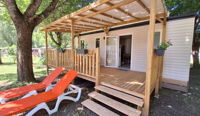 3-bedroom mobile home with terrace in Valbonnais