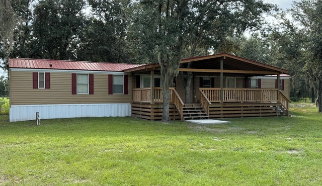3-bedroom mobile home in lovely Lake Wales with AC, WiFi