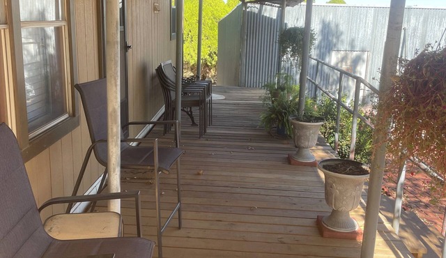 3-bedroom mobile home 2 miles from Kaw Lake in beautiful Burbank with AC, WiFi