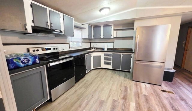 3-bedroom mobile home in serene Monroe with AC comfort