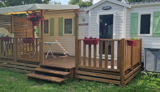 3-bedroom mobile home. La Vie est Belle. Close to the sea.