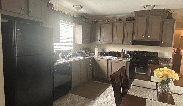 3-bedroom mobile home in peaceful Florence with AC, WiFi