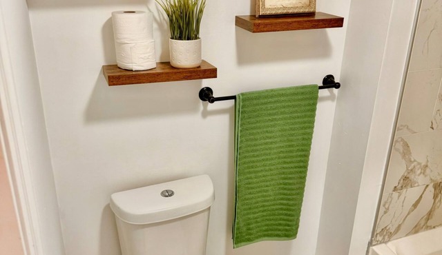 3 Bedroom Modern Stay-Close to Newark Airport, NYC & Shopping