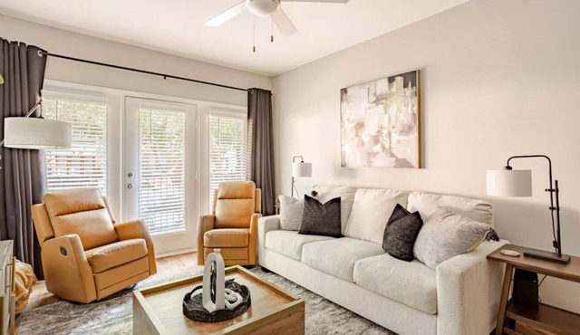 3-bedroom Modern apartment in downtown Bricktown with 24/7 gym and pool