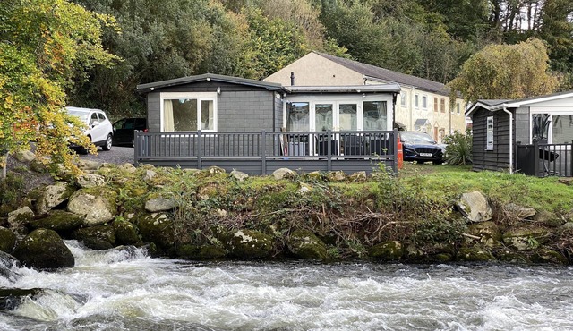 3 Bedroom Modernised Cabin in Snowdonia amazing walks, views & on site fishing