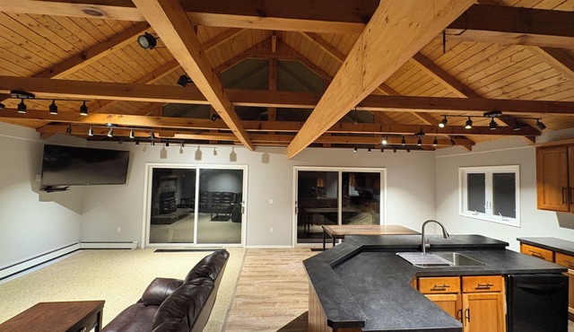 3 bedroom mountain &river view Sacandaga River, 4 min. to Great Sacandaga Lake