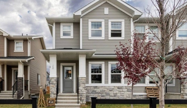 3 Bedroom Near Calgary & Mountains