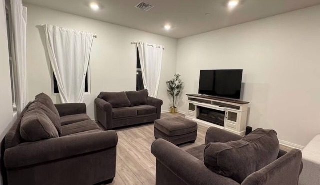 3-bedroom NEW townhome in delightful Ontario with cool AC