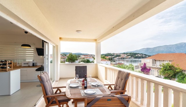 3 bedroom nice apartment in Lumbarda