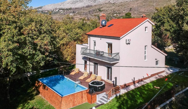 3 bedroom nice home in Srinjine