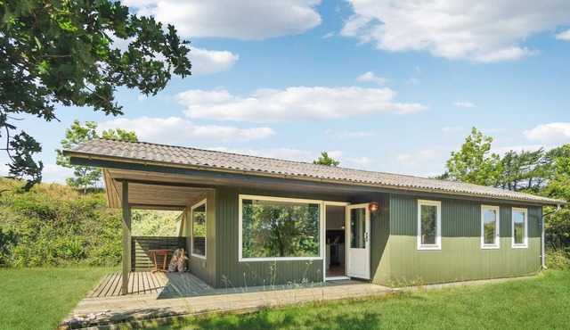 3 bedroom nice home in Knebel