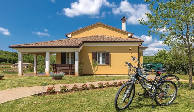 3 bedroom nice home in Putini