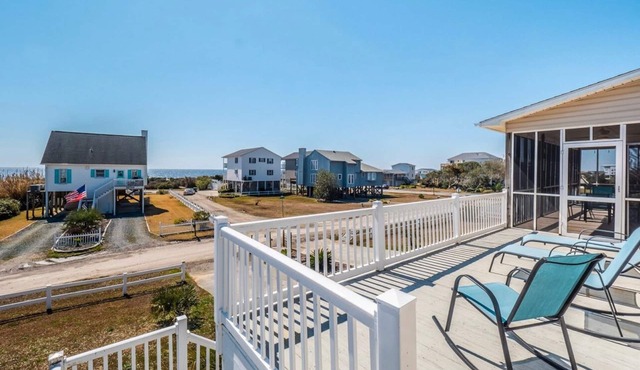 3 Bedroom ocean view close to pier and pet friendly!