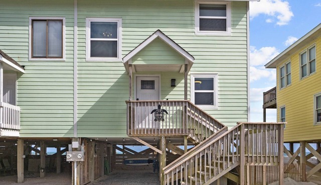 3 Bedroom Oceanfront/Surf/Pet Friendly/On the Sand