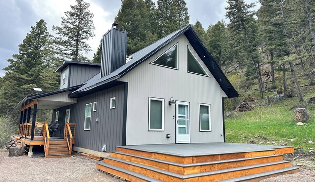 3-bedroom Off Grid cabin in National Forest with WiFi