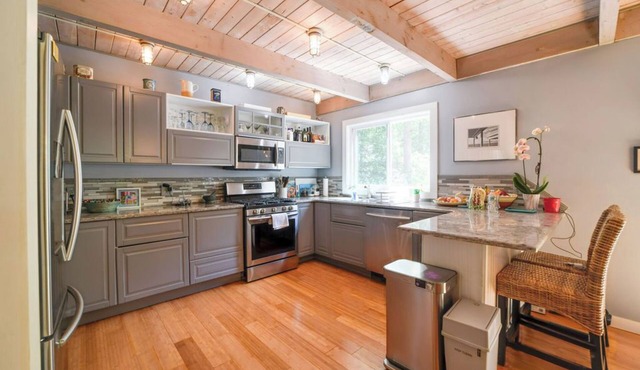 3+ bedroom peaceful home 50 yards to private beach. Beautiful gardens