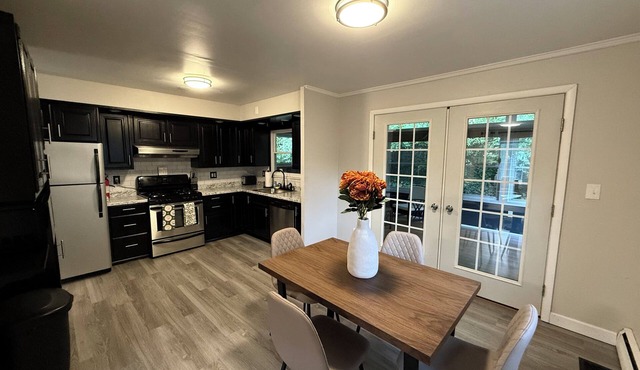 3-bedroom Penn State house walk to restaurants!