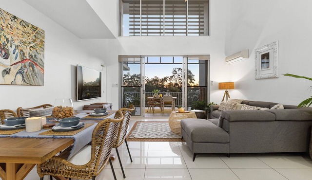 3 Bedroom Penthouse-Short Walk to Sandstone Point - QLD