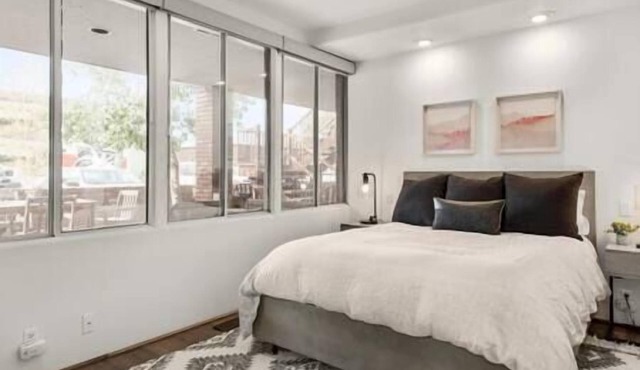3 Bedroom Perfect Location Aspen Core, Renovated!