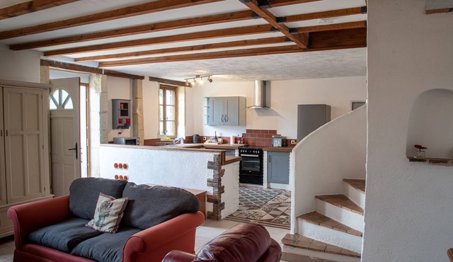 3 bedroom pet friendly traditional stone house