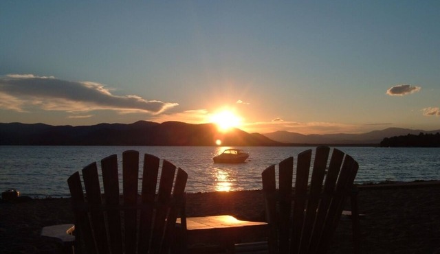 3 Bedroom Pet Friendly Beautiful Lakefront Cabin with 100 ft Private Beach