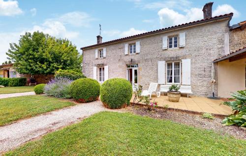3 Bedroom Pet Friendly Home In Ligné