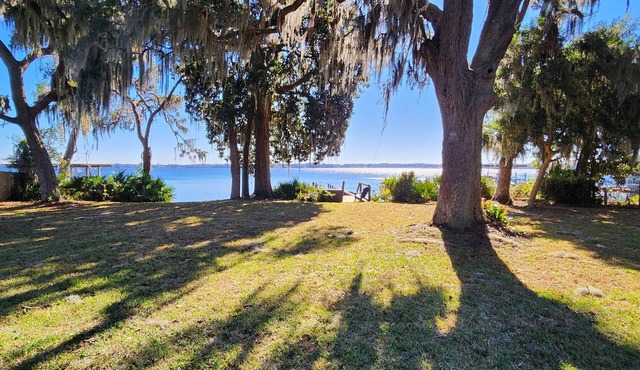 3-bedroom Pet-friendly Peaceful River Retreat Under the Oaks